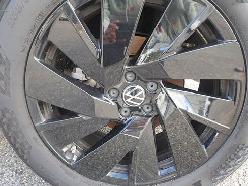 Used 2025 Volkswagen Atlas SE image 27