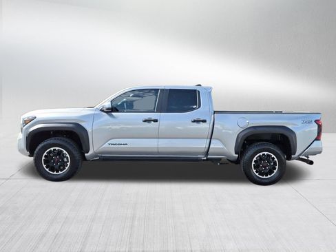 Used 2025 Toyota Tacoma TRD Off-Road w/ TRD Off Road Upgrade Package AWD/4WD image 3