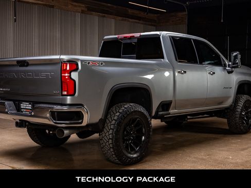 Used 2025 Chevrolet Silverado 2500 LTZ w/ LTZ Premium Package image 10