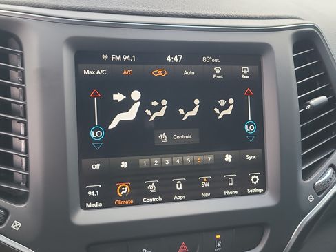 Used 2023 Jeep Cherokee Altitude Lux AWD/4WD image 25