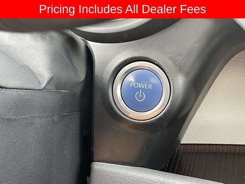 Used 2023 Toyota Sienna XLE FWD image 33