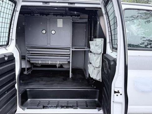 Used 2011 Chevrolet Express 2500 RWD image 29