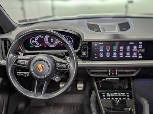 Used 2024 Porsche Cayenne S image 4