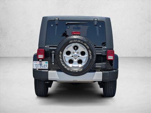 Used 2014 Jeep Wrangler Unlimited Sahara w/ Connectivity Group AWD/4WD image 7