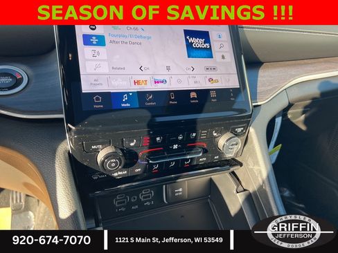 New 2025 Jeep Grand Cherokee Limited w/ Luxury Tech Group II image 24