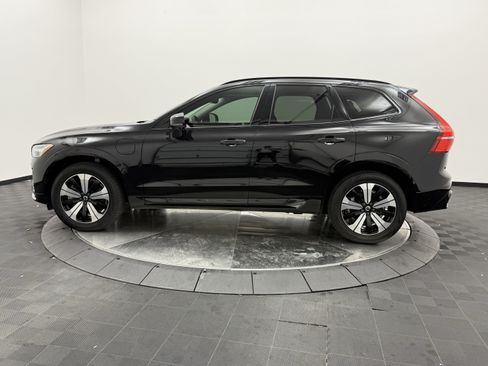 Used 2025 Volvo XC60 T8 Core w/ Protection Package Premier AWD/4WD image 4