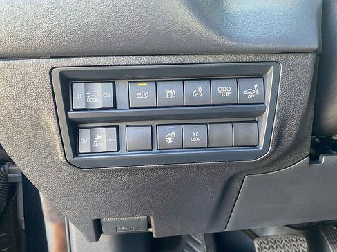 Used 2025 Toyota Sequoia Platinum image 15