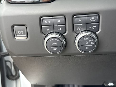 Used 2024 GMC Sierra 2500 AT4 w/ AT4 Premium Plus Package AWD/4WD image 15