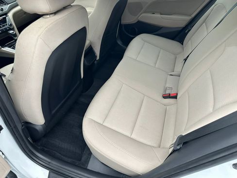 Used 2018 Hyundai Elantra Value Edition FWD image 19