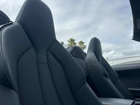 Used 2019 BMW i8 Roadster AWD/4WD image 17