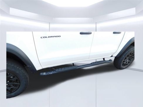 Used 2025 Chevrolet Colorado Trail Boss AWD/4WD image 16