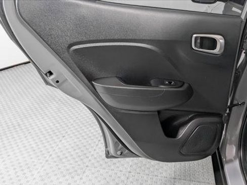 Used 2021 Hyundai Venue SE image 16