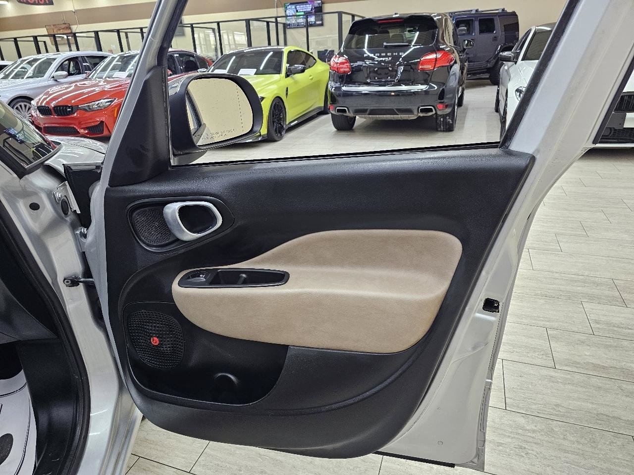 Used 2017 FIAT 500L Lounge w/ Premium Package FWD image 36