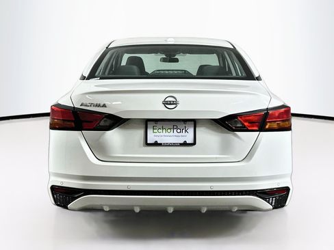 Used 2025 Nissan Altima 2.5 SV FWD image 7