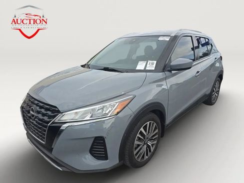 Used 2022 Nissan Kicks SV FWD image 1