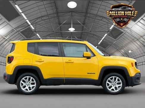 Used 2017 Jeep Renegade Latitude w/ Safety & Security Group AWD/4WD image 7