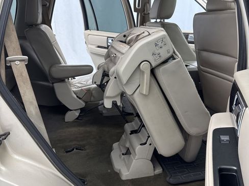 Used 2017 Lincoln Navigator Select image 39