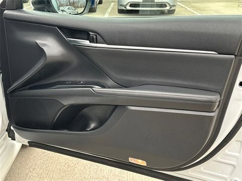 Used 2020 Toyota Camry XLE image 10