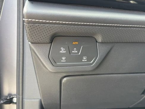 Used 2025 Volkswagen Atlas Cross Sport SE FWD image 13
