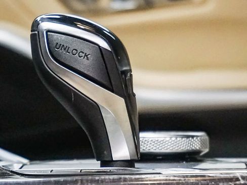 Used 2019 BMW 330i Sedan w/ Convenience Package image 20