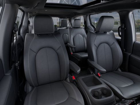 New 2026 Chrysler Pacifica Select image 32