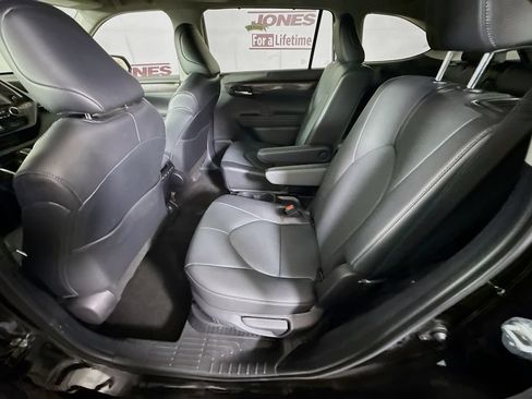 Certified 2026 Toyota Highlander Limited AWD/4WD image 28