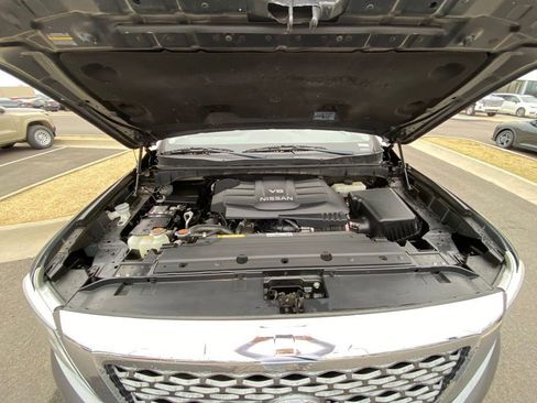 Used 2018 Nissan Titan SV w/ SV Convenience Package image 28