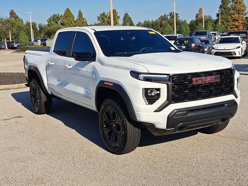 Used 2025 GMC Canyon Elevation image 2