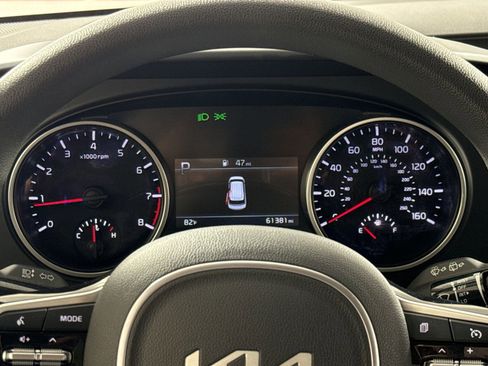 Used 2023 Kia Carnival LX image 17