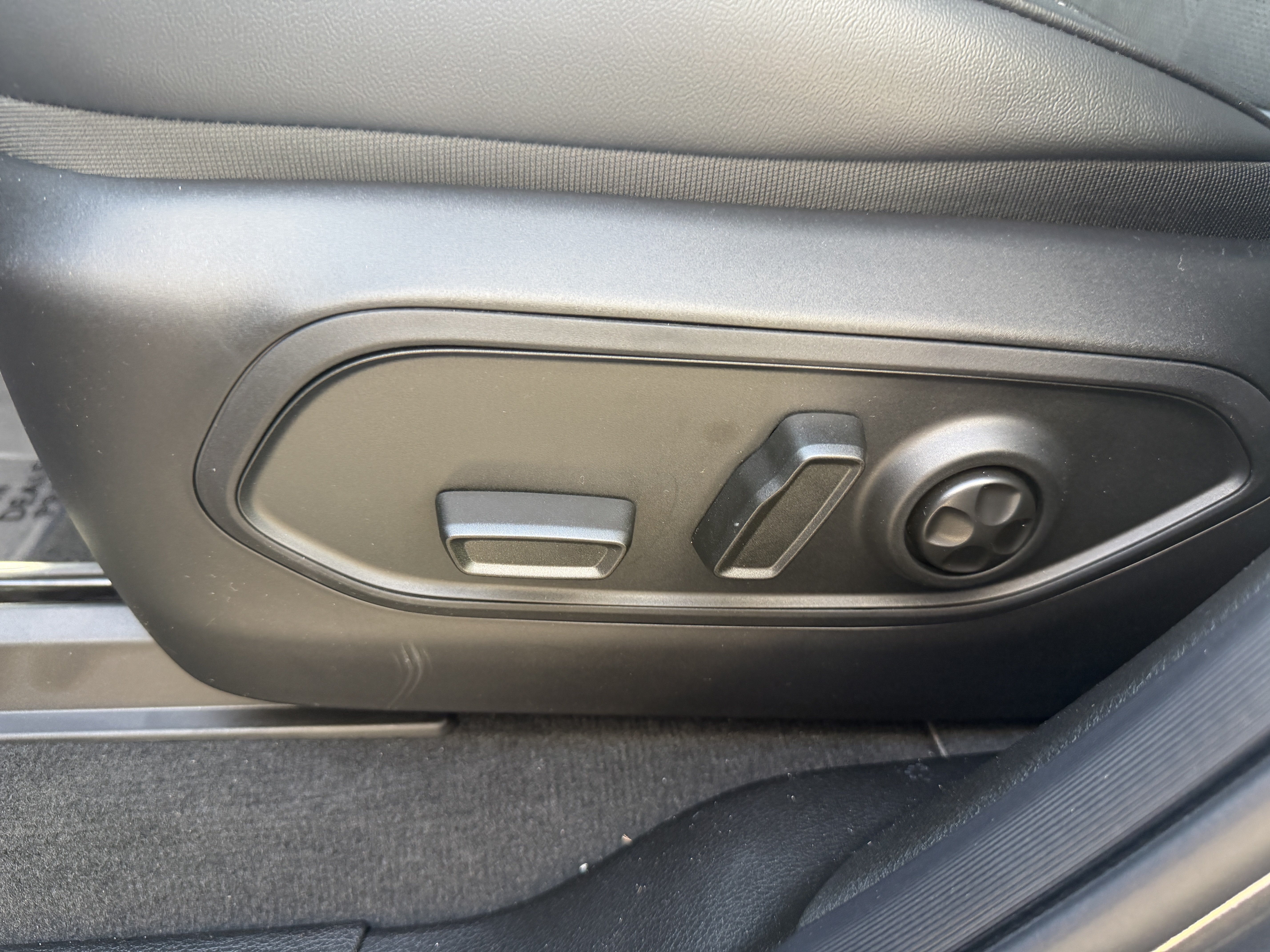 New 2026 Jeep Grand Cherokee Altitude AWD/4WD image 31