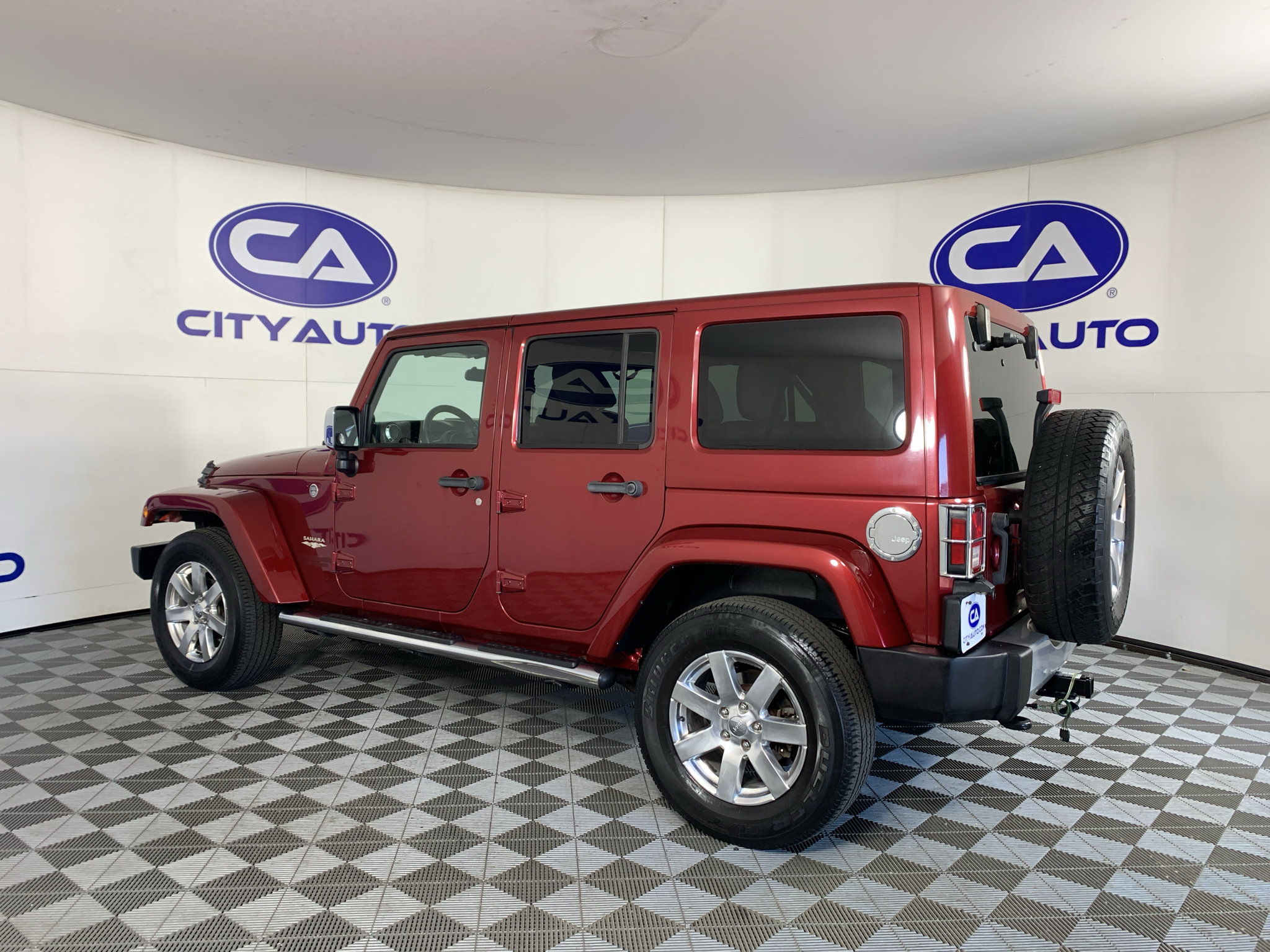 Used 2012 Jeep Wrangler Unlimited Sahara w/ Mopar Chrome Edition Group AWD/4WD image 5