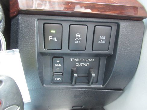 Used 2016 Toyota Tundra Limited w/ Limited Premium Package image 24