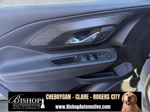 Used 2023 GMC Terrain SLE w/ Driver Convenience Package image 23