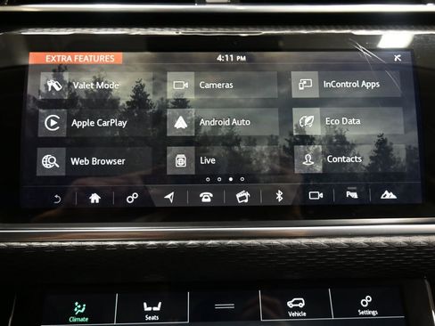 Used 2018 Land Rover Range Rover Velar S image 26