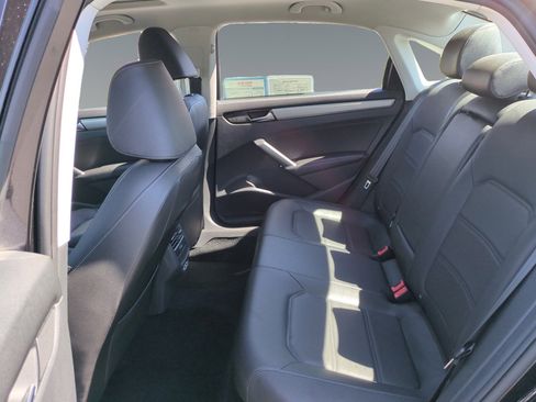 Used 2022 Volkswagen Passat 2.0T SE image 13