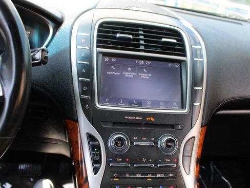 Used 2020 Lincoln Nautilus Reserve image 25