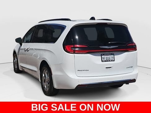 Used 2023 Chrysler Pacifica Limited FWD image 5