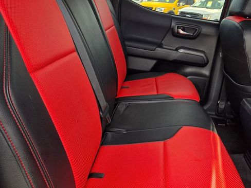 Used 2019 Toyota Tacoma TRD Sport image 41