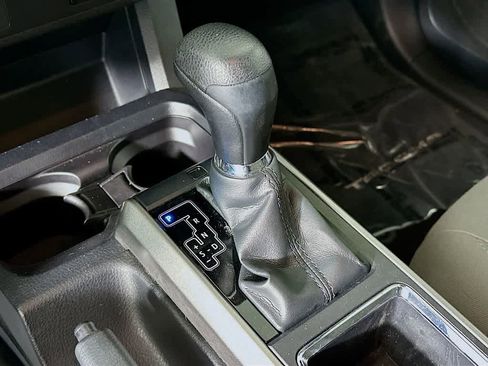 Used 2018 Toyota Tacoma SR5 image 18