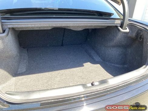 Certified 2023 Chrysler 300 C RWD image 9