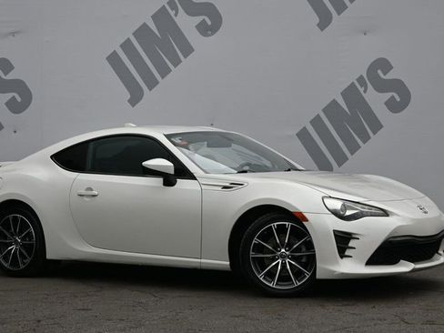 Used 2018 Toyota 86 RWD image 3