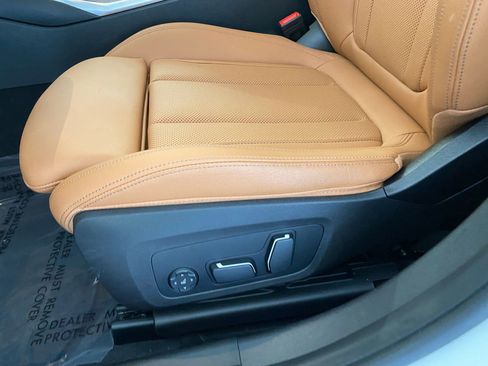 Used 2025 BMW 330i xDrive Sedan w/ Convenience Package image 12