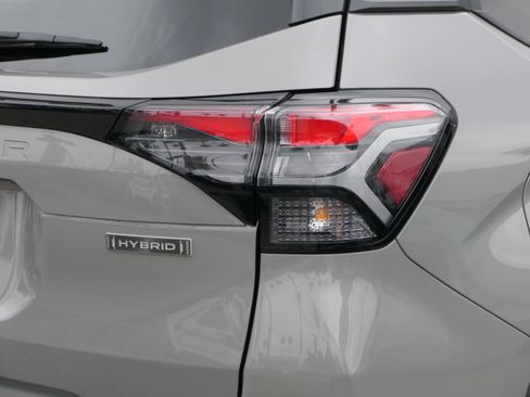 Certified 2025 Subaru Forester Limited w/ Popular Package image 5