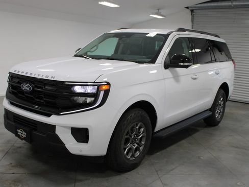 New 2026 Ford Expedition Active RWD image 3