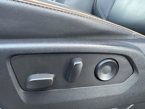 Used 2023 GMC Yukon AT4 w/ Technology Package image 17