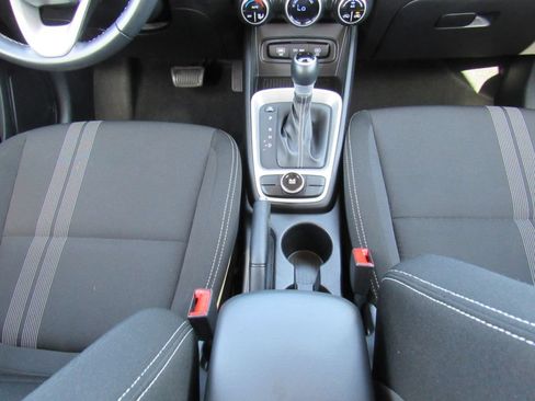 Certified 2025 Hyundai Venue SEL FWD image 20