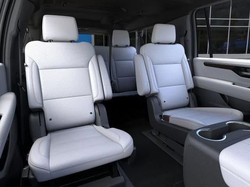 New 2025 Chevrolet Suburban Premier image 19