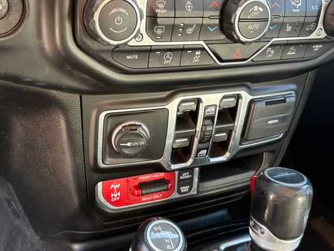 Used 2020 Jeep Gladiator Rubicon AWD/4WD image 10
