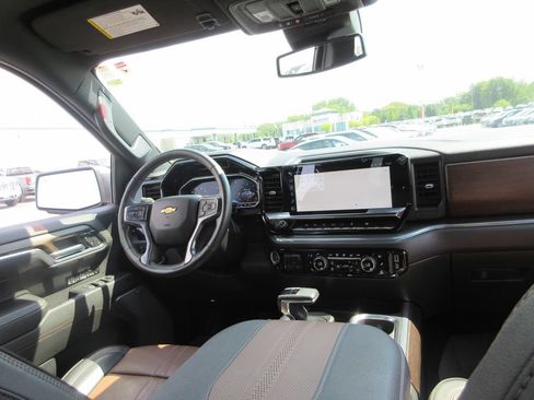 Certified 2024 Chevrolet Silverado 1500 High Country AWD/4WD image 28