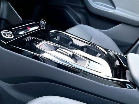 New 2025 Audi Q6 e-tron Premium image 7